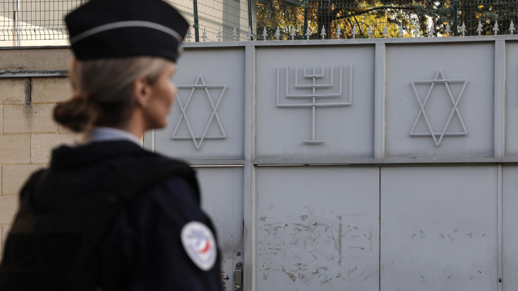 Hundreds evacuated from Paris suburb after weapons found near synagogue