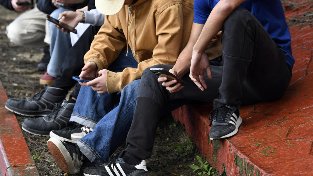 'Harm at a population level': World Happiness Report flags social media's negative impact