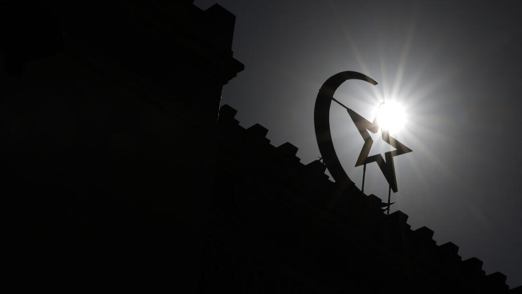 What day again? French Muslims confused and frustrated over rival Ramadan dates