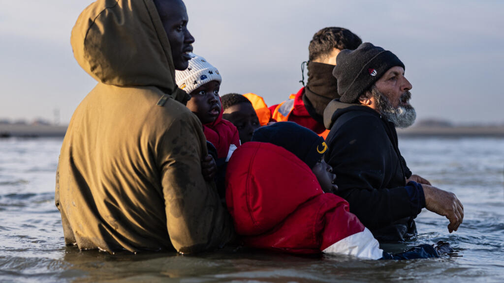 UK, France agree three-year deal to curb Channel migrant crossings