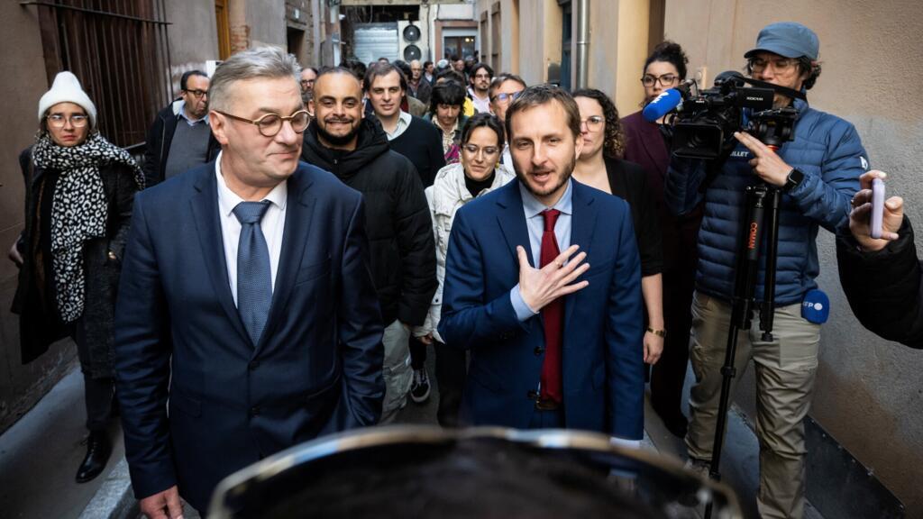 French Socialists split over alliance with hard-left party in mayoral runoffs