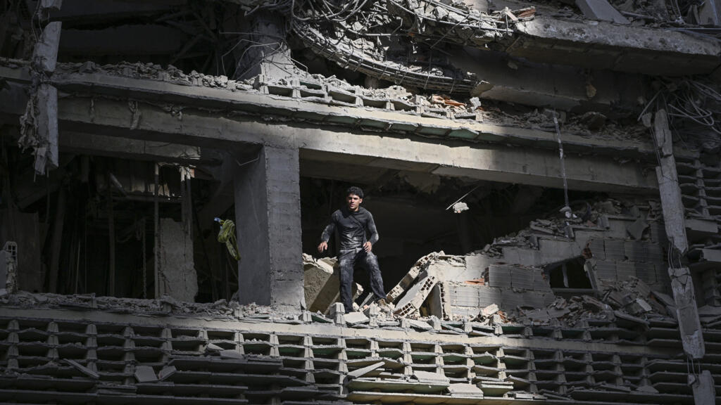 The week in pictures: Earthquakes in Venezuela, Starmer's resignation and extreme heat in France