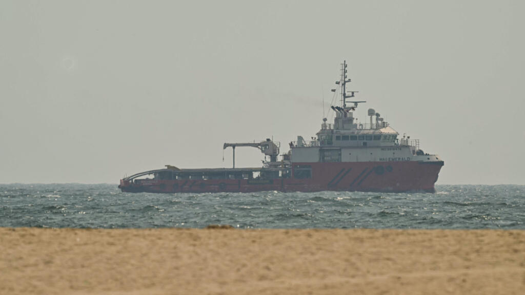 Live: US launches new strikes as Iran closes the Strait of Hormuz