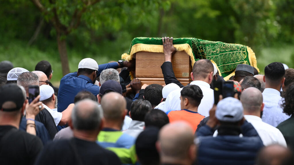 French mosque murder suspect acted without ideological motive, prosecutor says