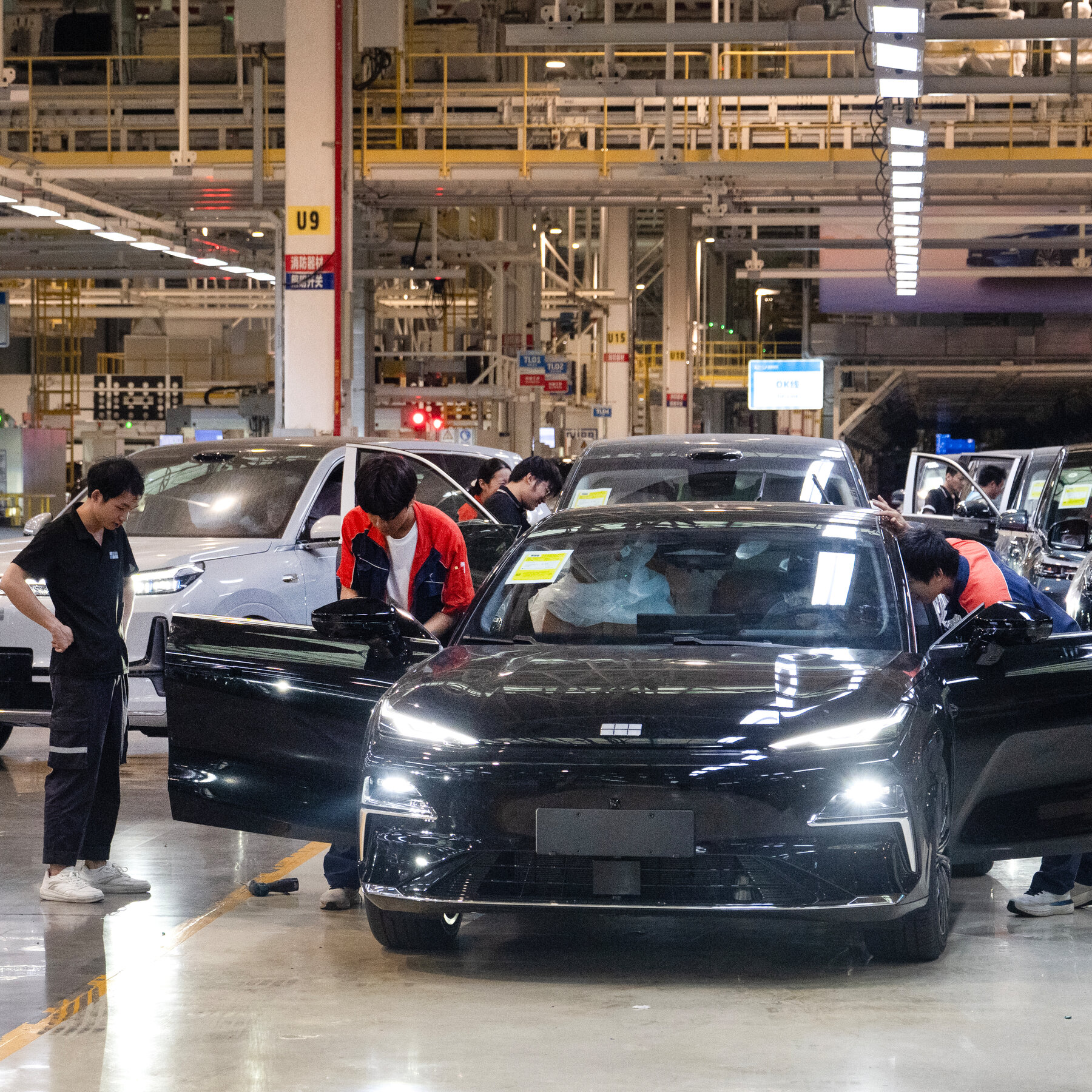 Despite Trump’s Tariffs, China’s Trade Surplus Climbs Past $1 Trillion for First Time