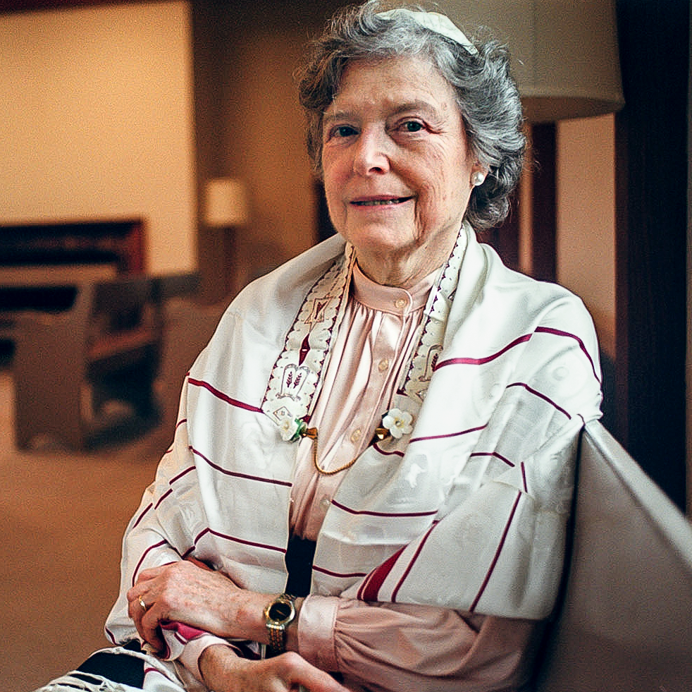 Emily Korzenik, 96, Dies; Rabbi Took a Bar Mitzvah to Poland