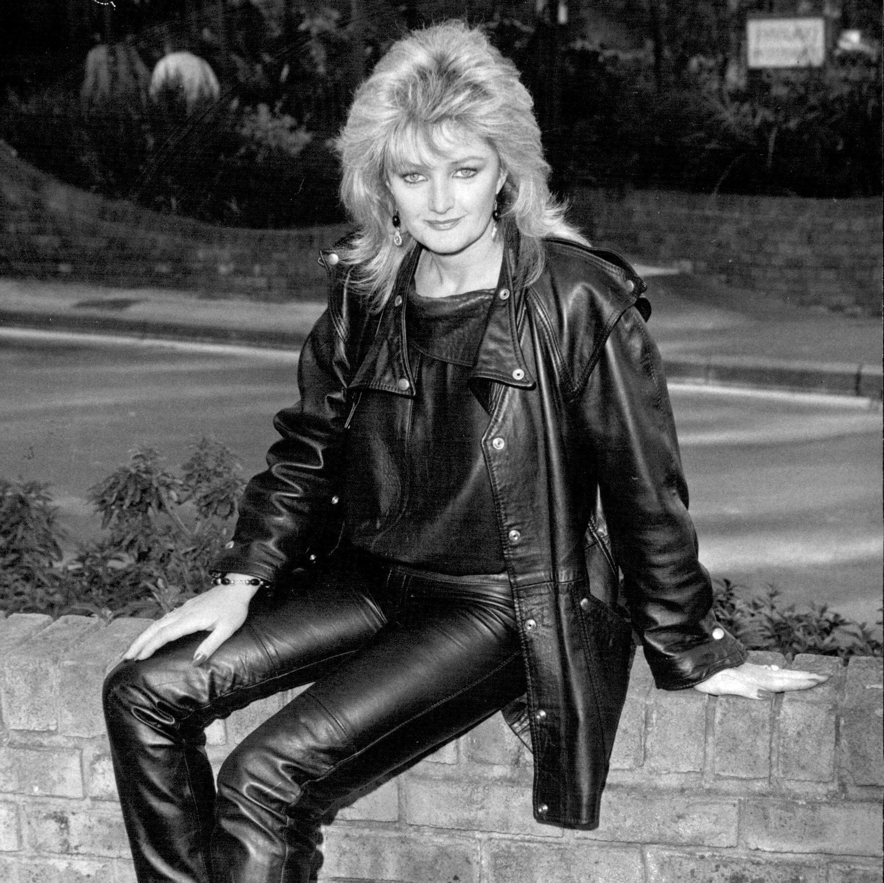Bonnie Tyler, Who Sang ‘Total Eclipse of the Heart,’ Dies at 75