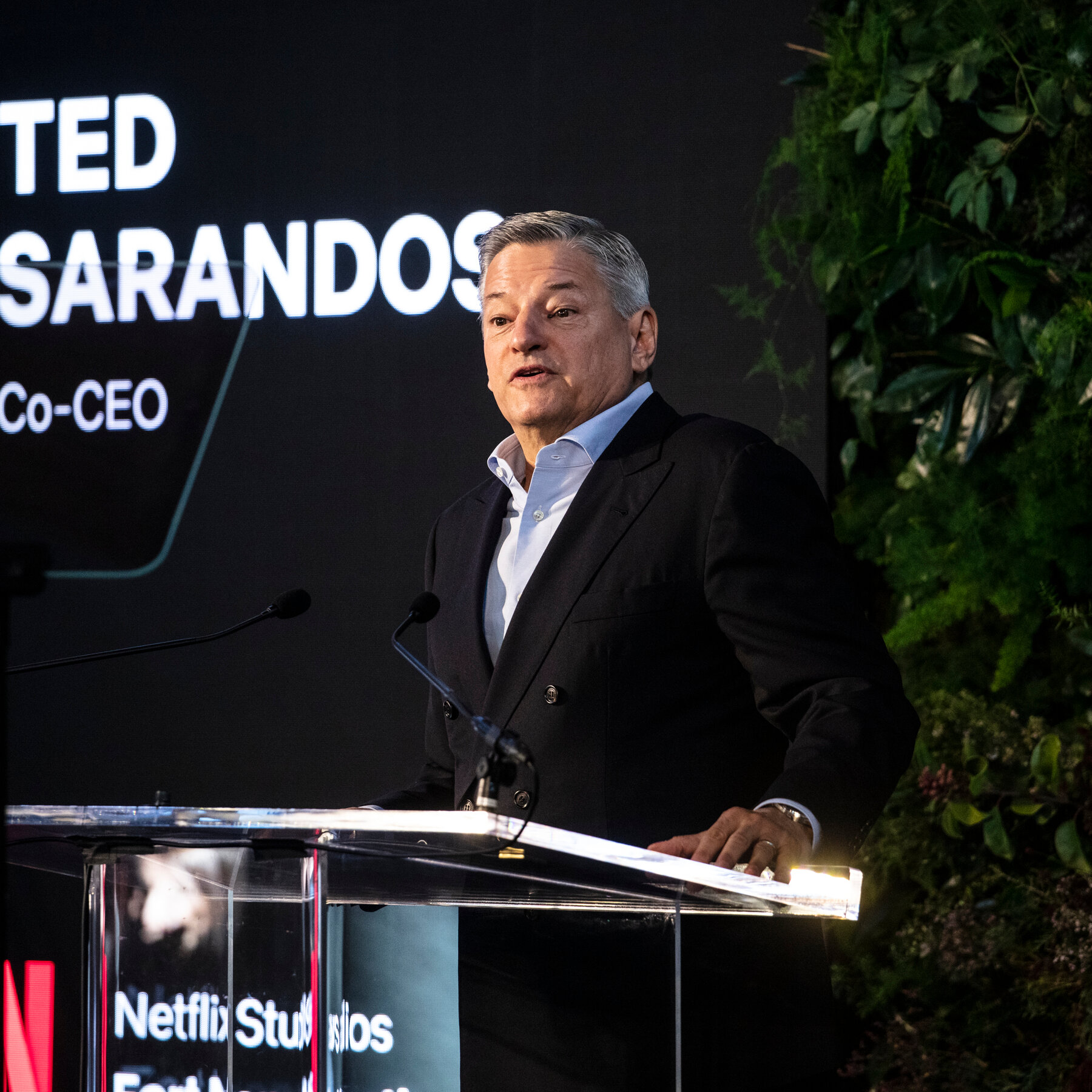 Netflix Leader Makes Rare Overture to Cinema Owners