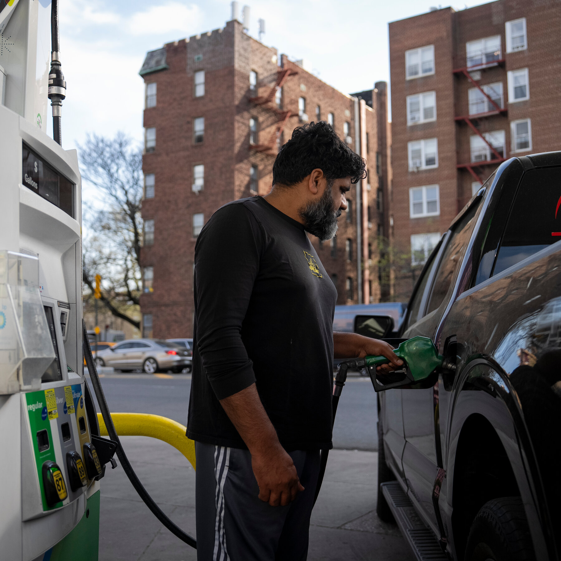 Average U.S. Gasoline Price Falls Below $4 for First Time in Months