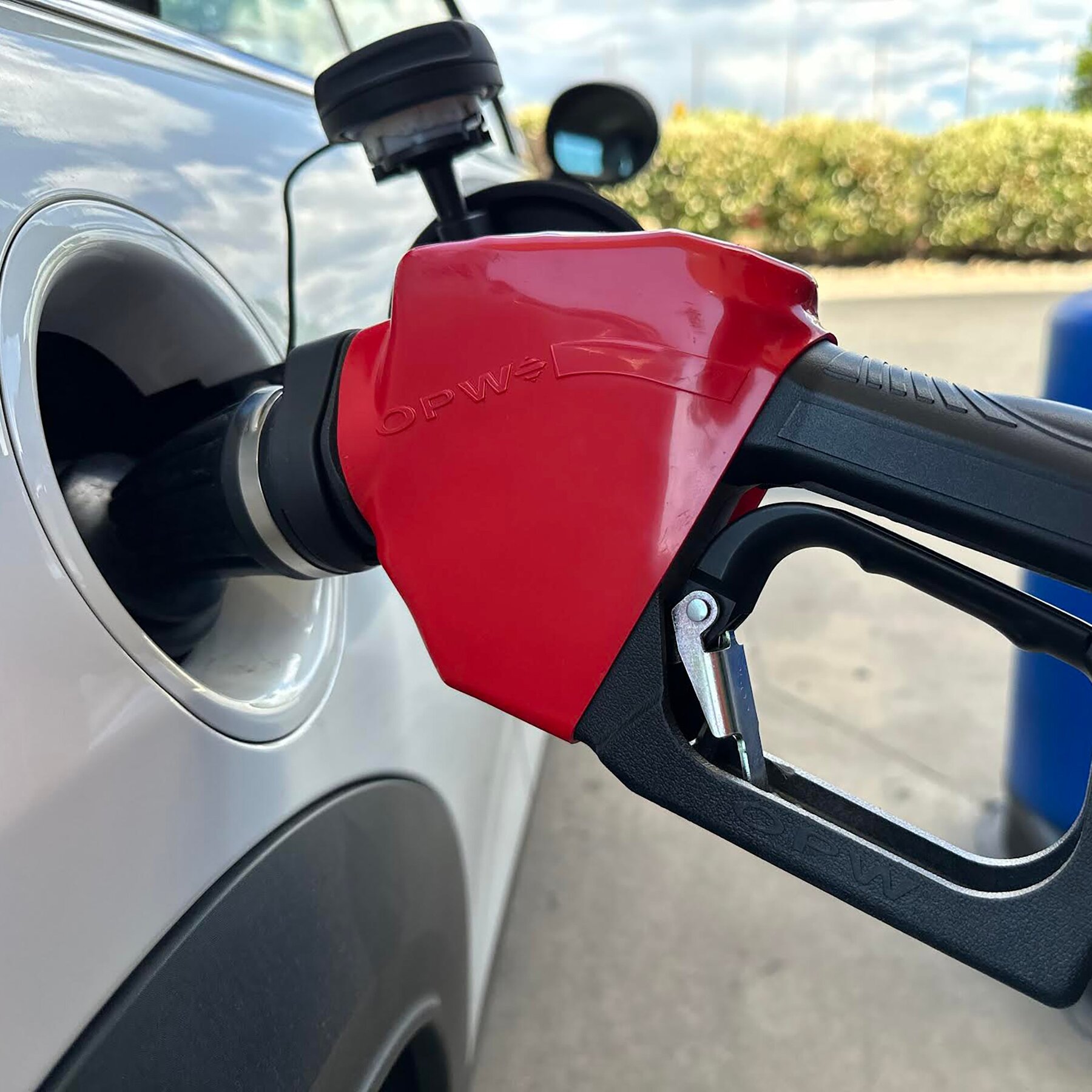 Oil Prices Return to Prewar Levels After Four Months