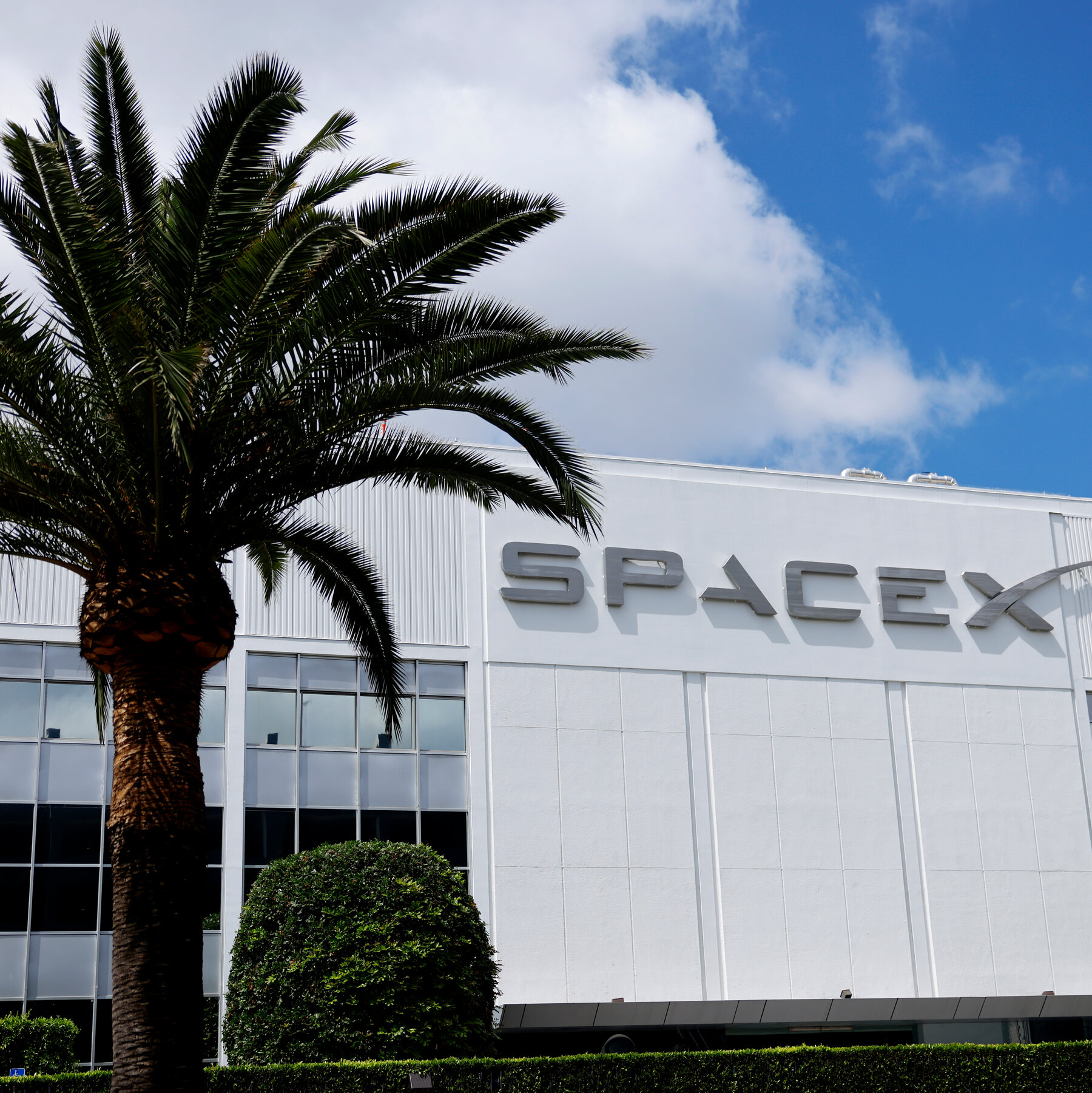 SpaceX Sets Milestone With World’s Largest I.P.O., Furthering Musk’s Power