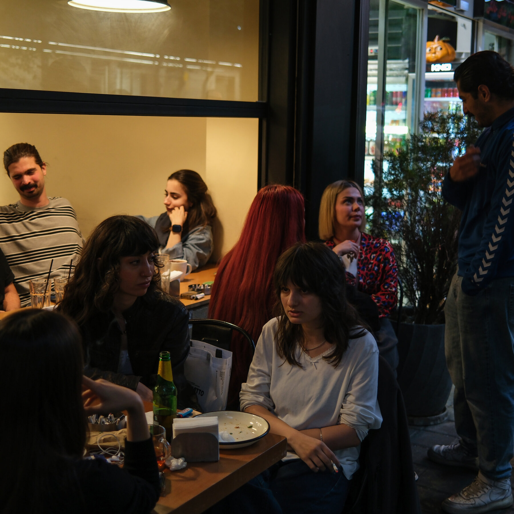 As Iranians Face War, There’s Still Solace in a Cafe