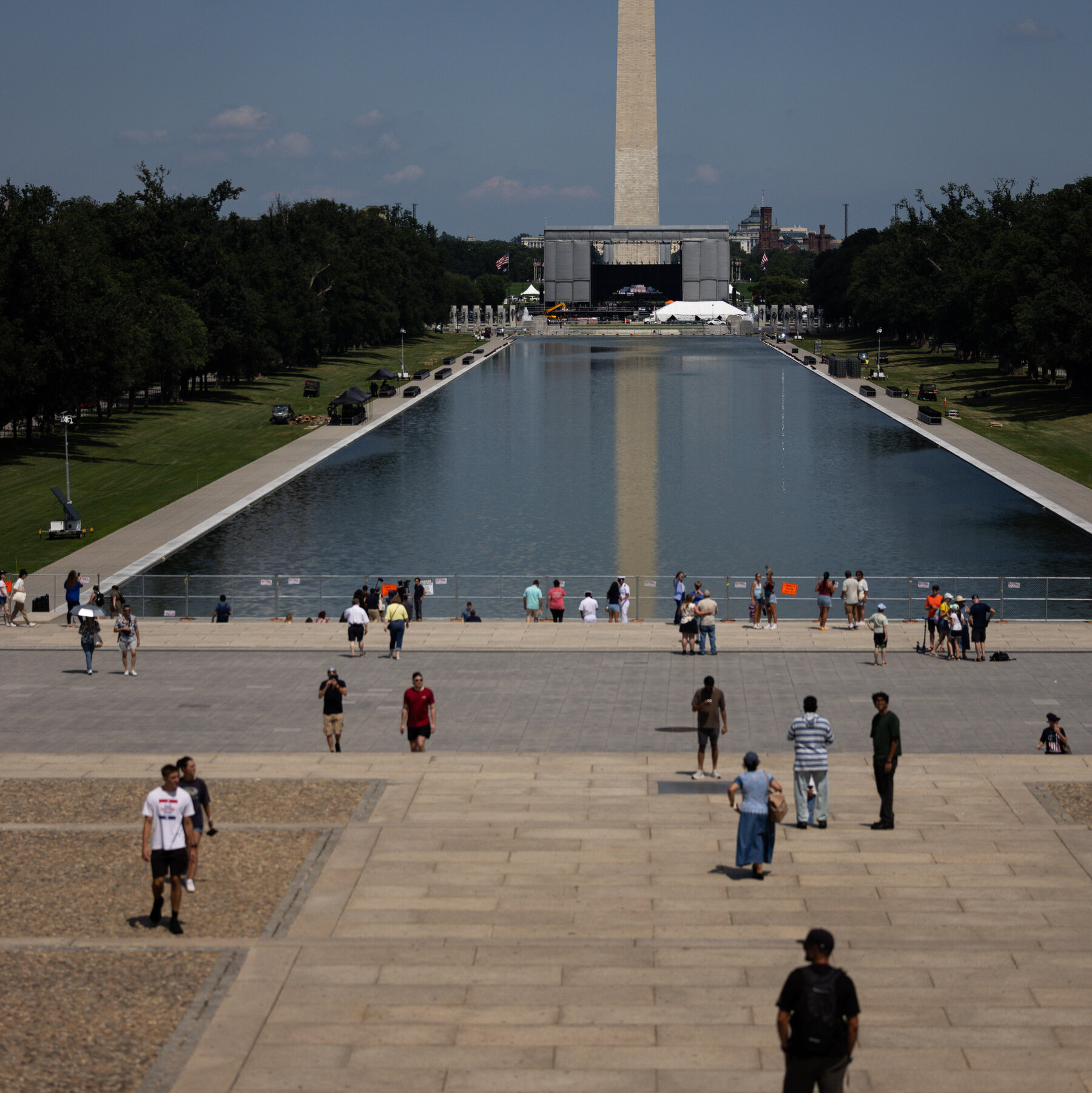 Trump Remakes Washington, D.C., Into a Maze of Fences and Guard Members
