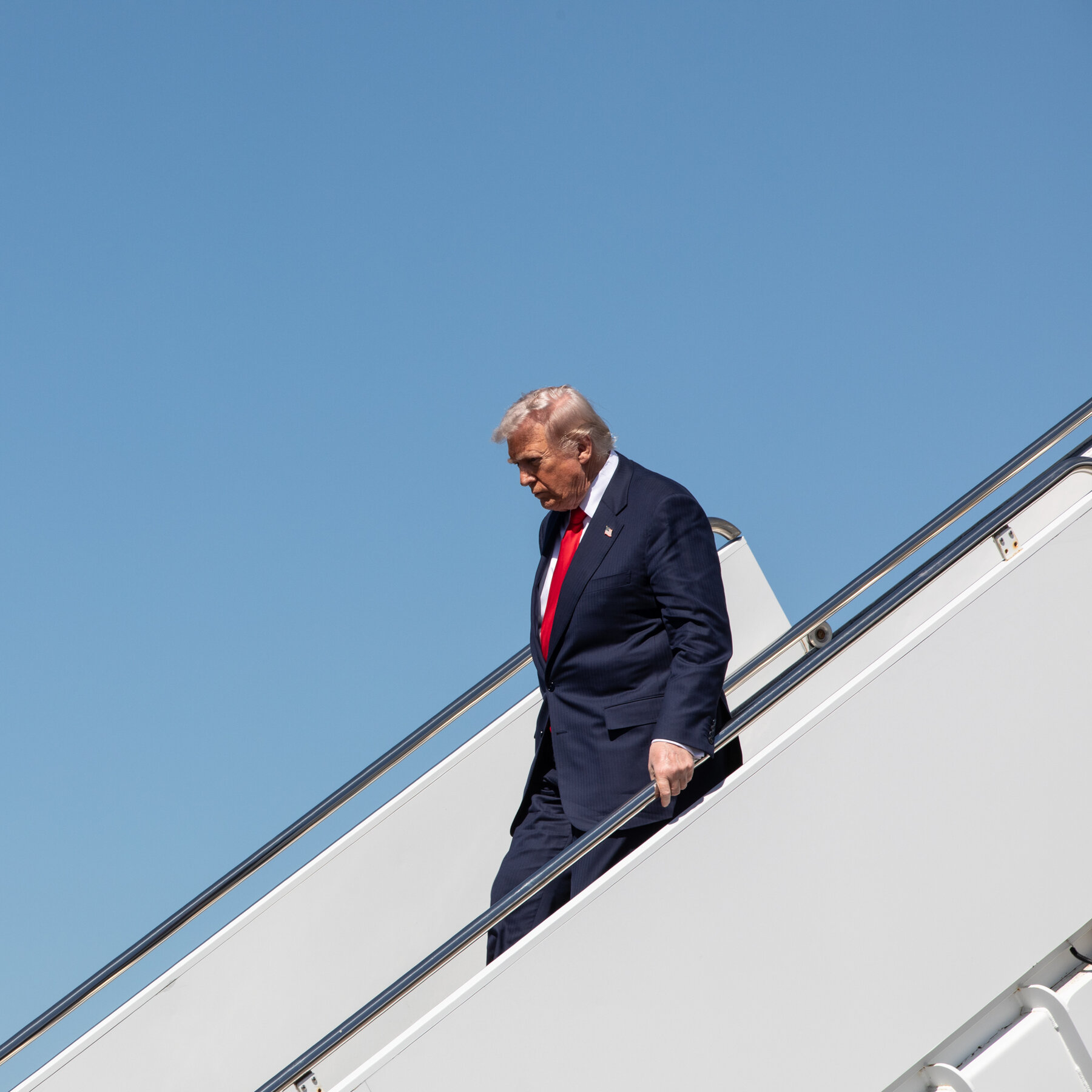 Federal Judge Temporarily Blocks Guard Deployment in Portland