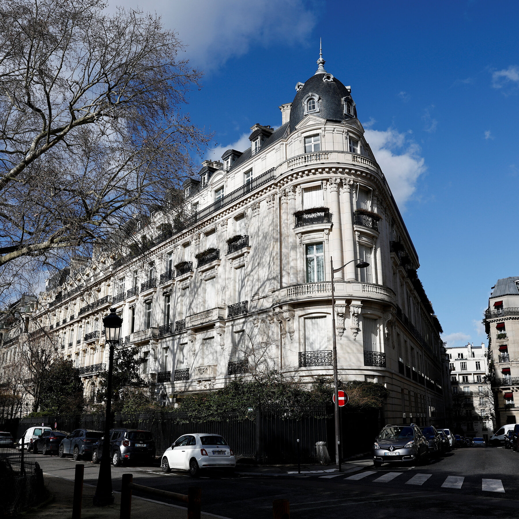 Epstein in Paris: How a Sex Offender Hustled for Access to France’s Elite