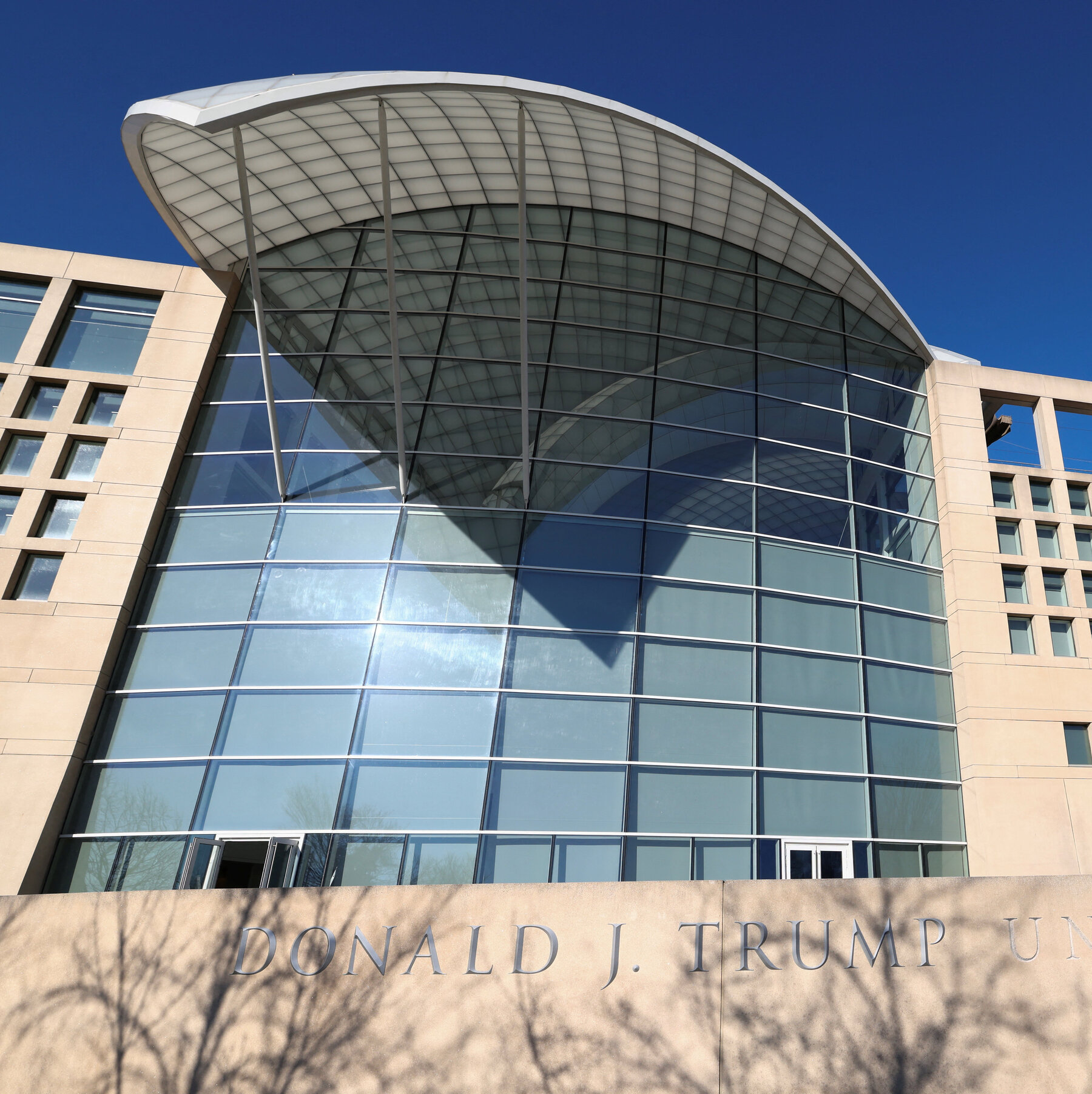 Trump Renames Institute of Peace for Himself