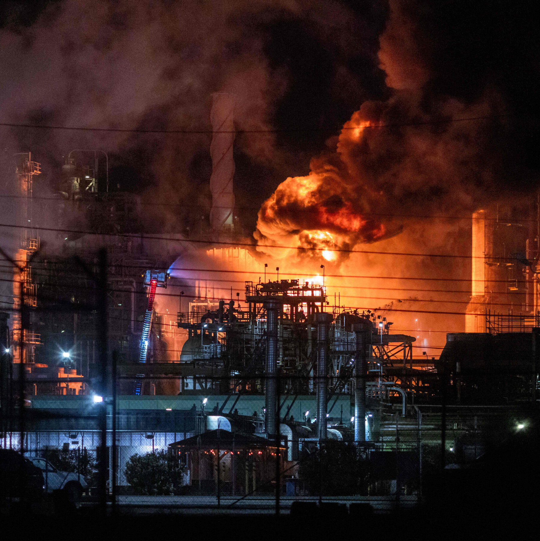 Large Fire Burns at Chevron Refinery in El Segundo