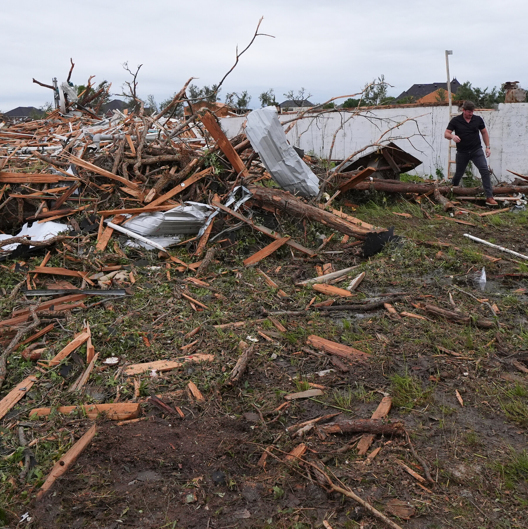 Weather Service Races to Rehire as Storm Season Arrives