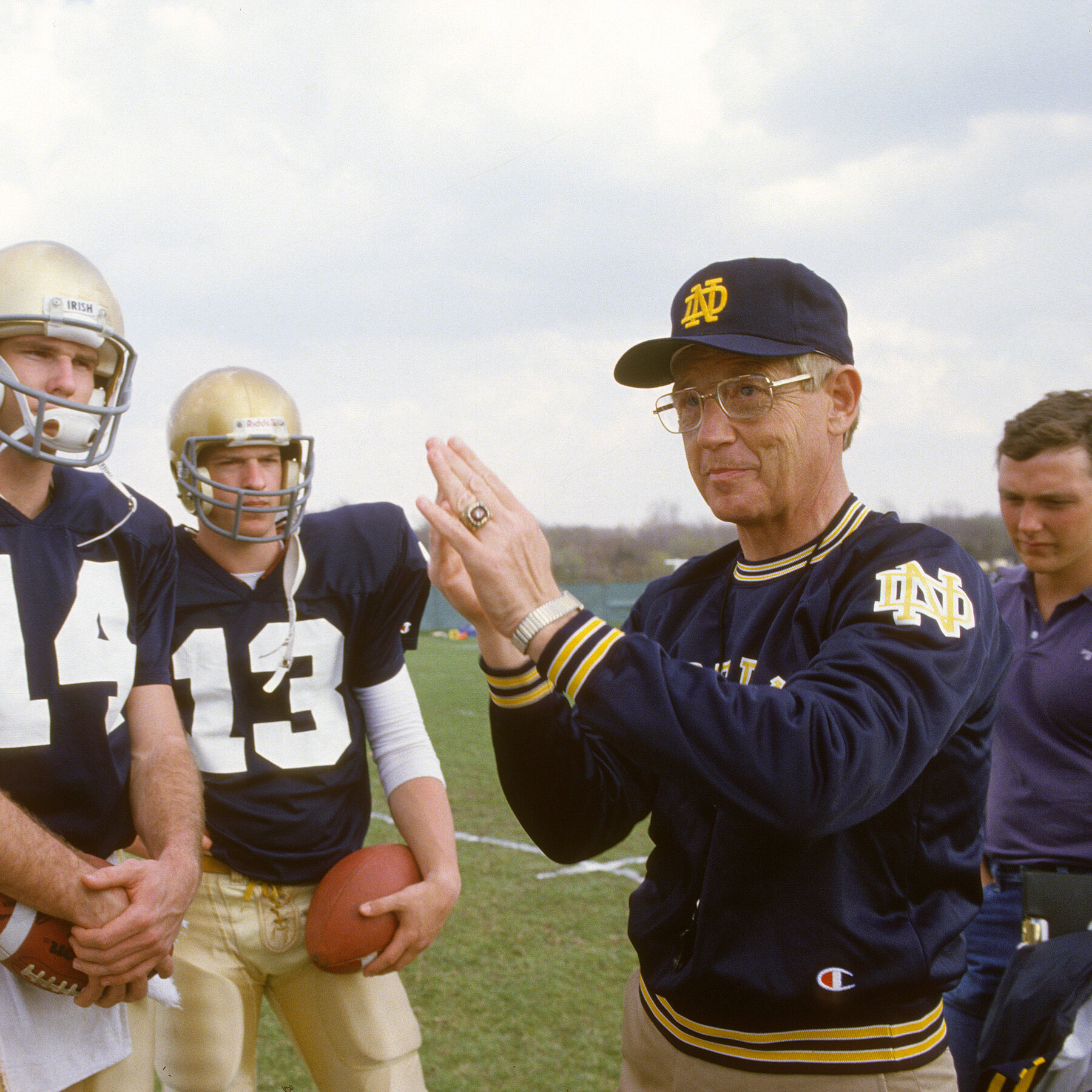 Lou Holtz, Who Coached Unbeaten Notre Dame to a Title, Dies at 89