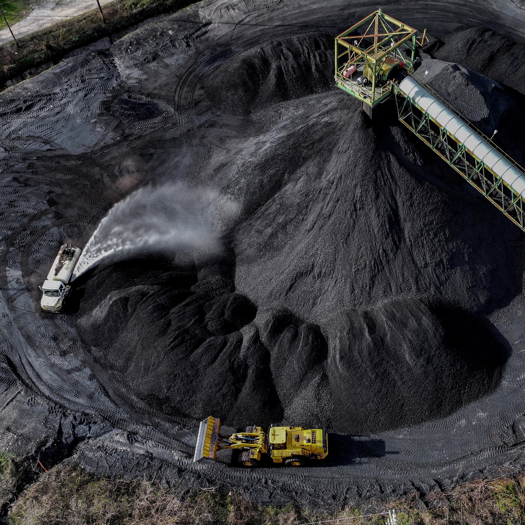 Trump Offers Funds for First New U.S. Coal Plants in 13 Years