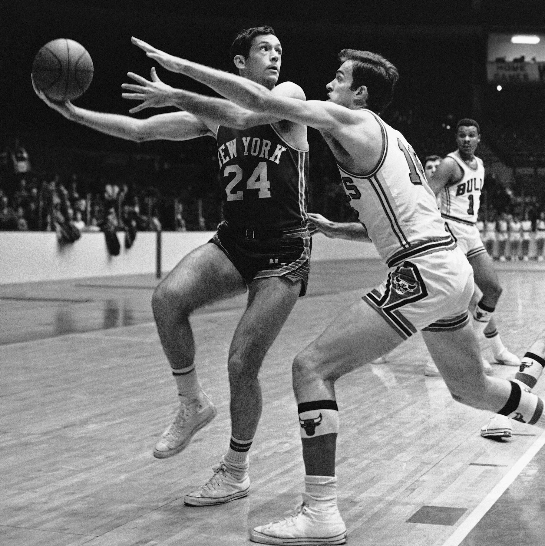 Bill Bradley, 2-Time Champion With the Knicks, Cheers on His Old Team in the Finals