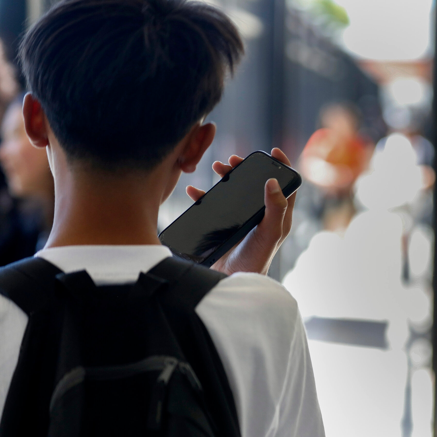 School Cellphone Ban Study Finds Mixed Results