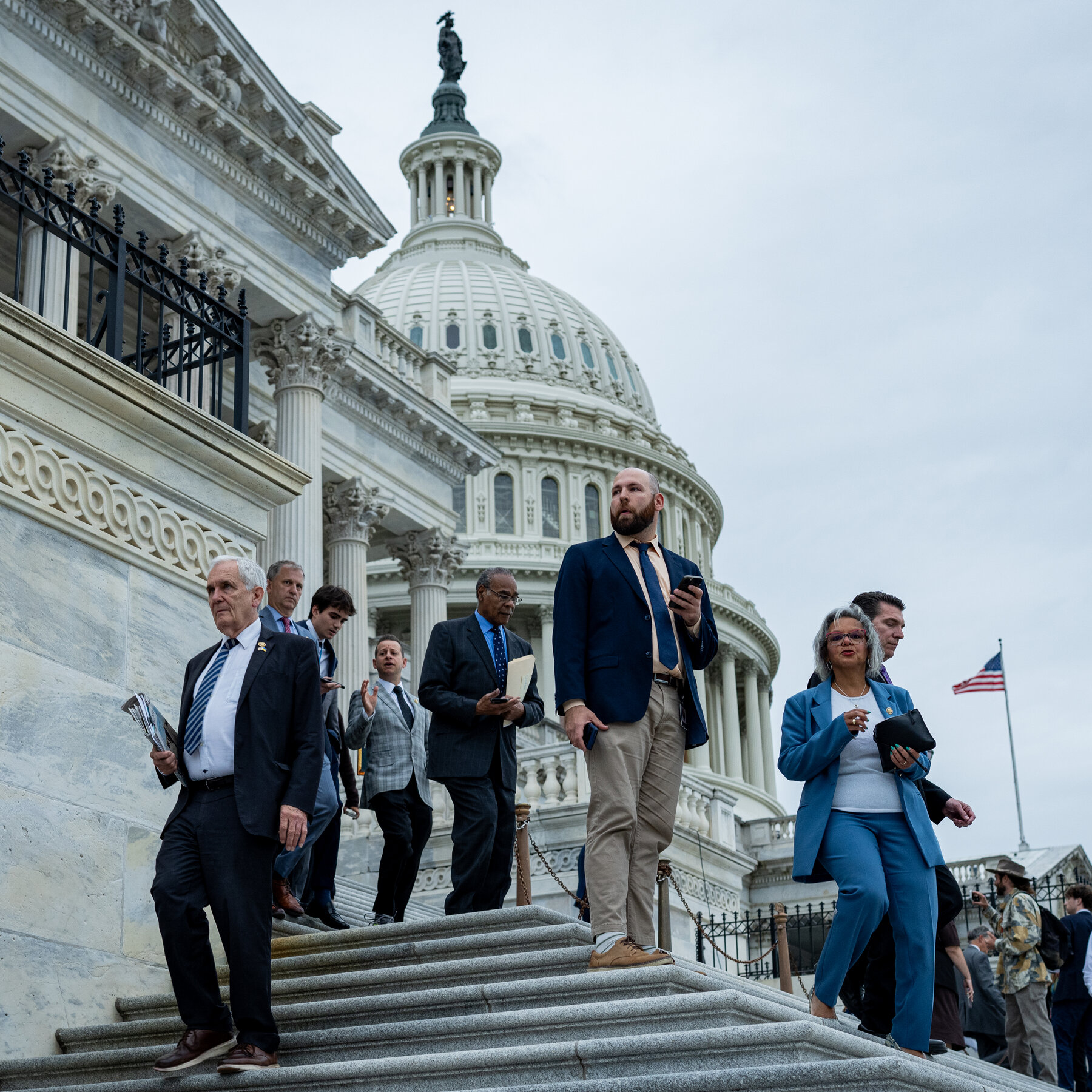 G.O.P. Defectors Break With Trump Over War, and SpaceX Set for Largest I.P.O. Ever
