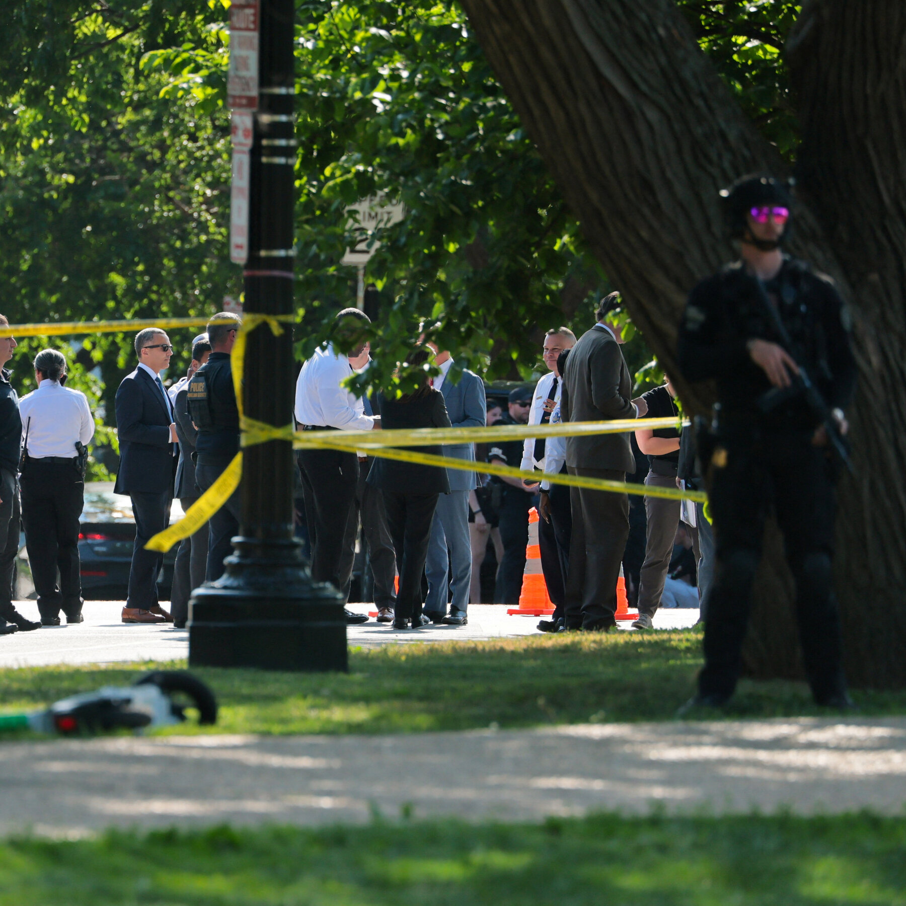 Secret Service Shoots and Wounds Armed Man Near Washington Monument