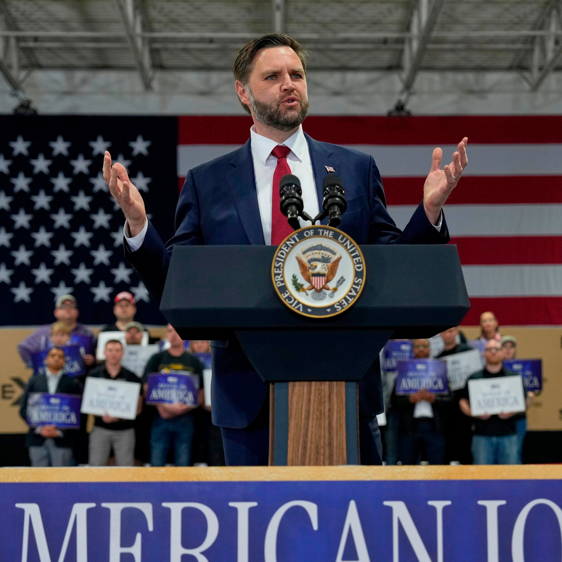 Vance Campaigns in Iowa as G.O.P. Fears Rise Ahead of Midterms
