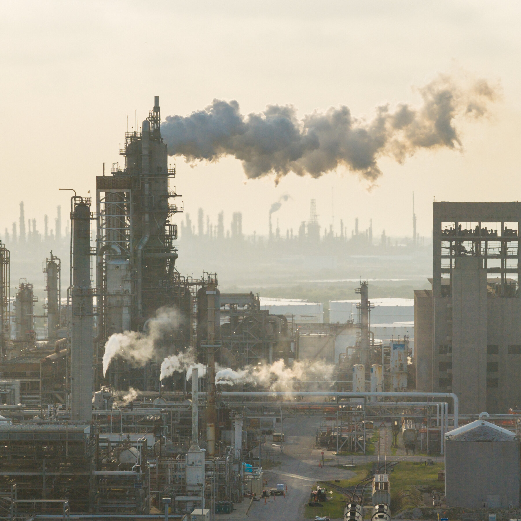 Oil Falls and Stocks Gain as Trump Changes Course in Strait of Hormuz