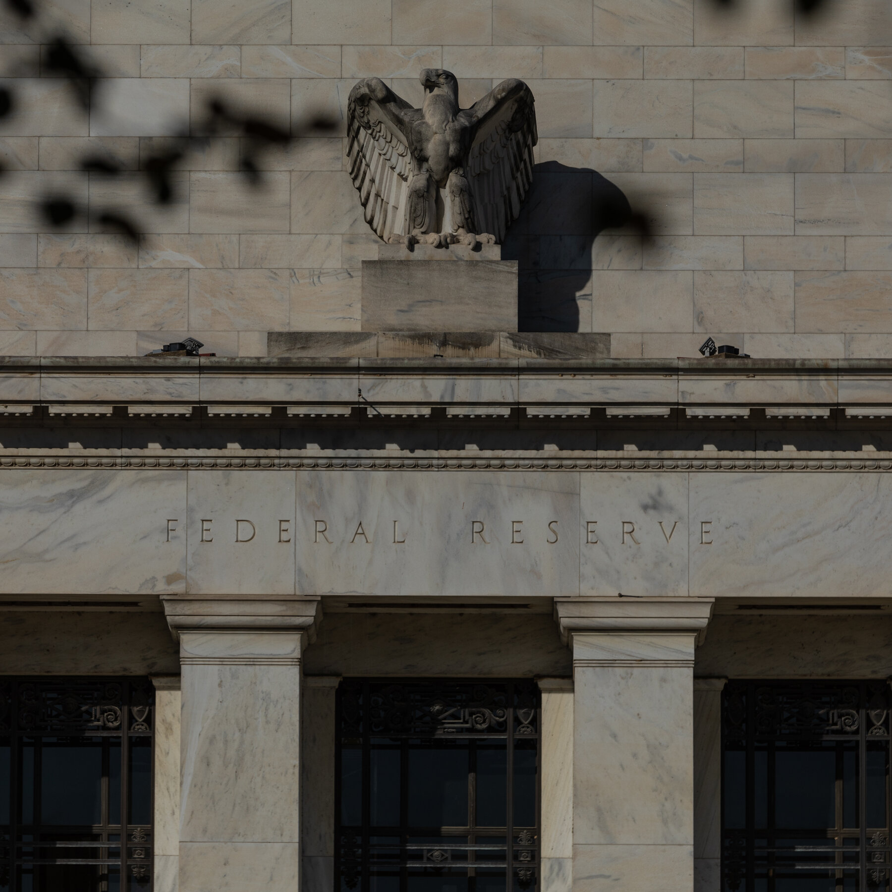 Weak Jobs Data Underscores Fed’s Dilemma as War Stokes Inflation Risk