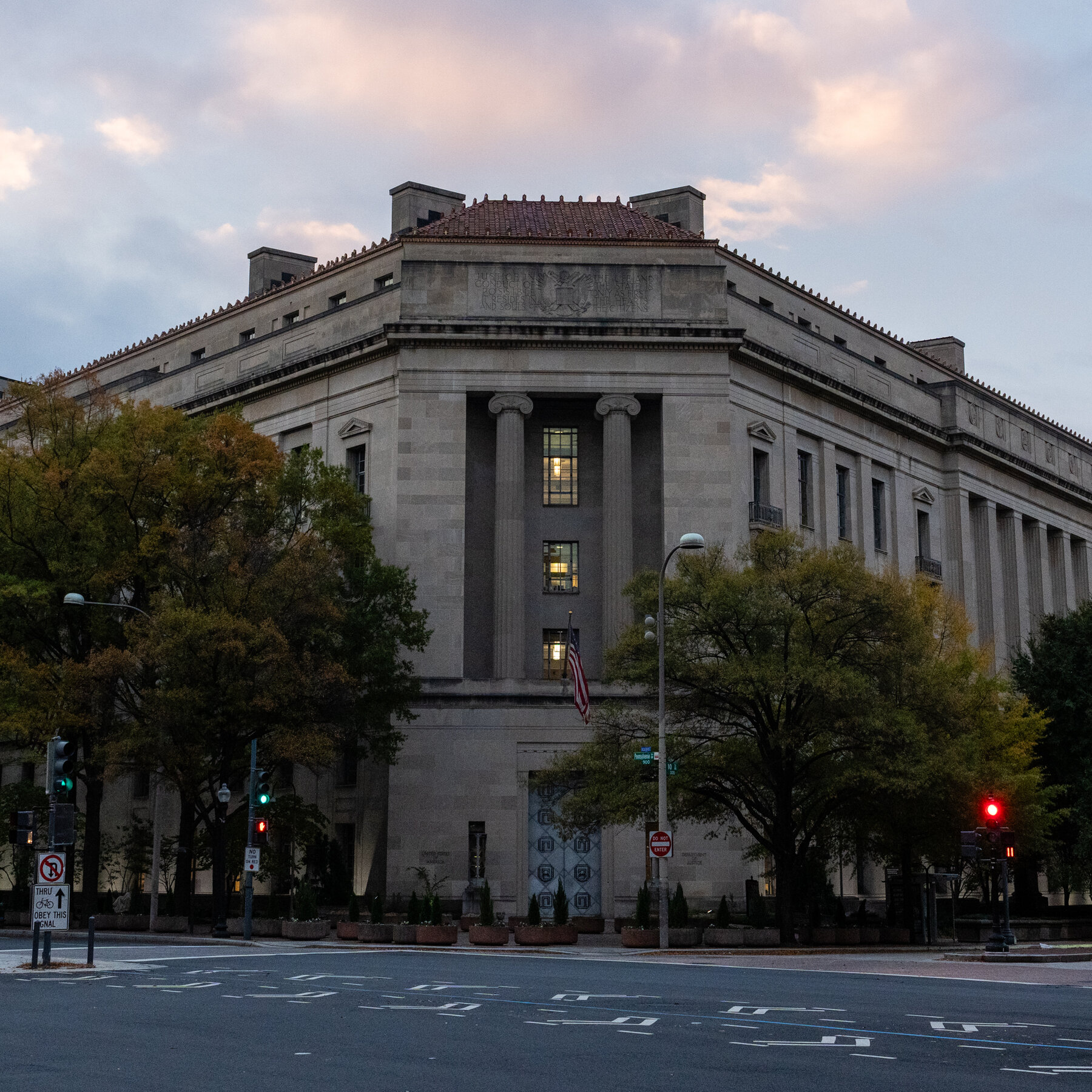 Demanding Support for Trump, Justice Dept. Struggles to Recruit Prosecutors