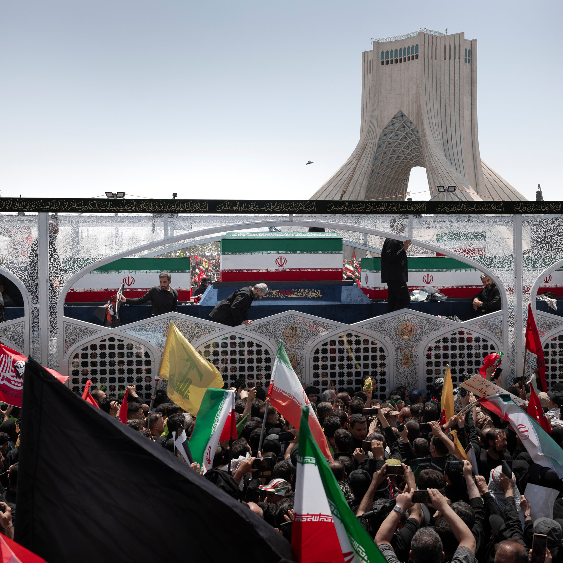 Joining a Human Tide of Mourners Flowing Through Tehran’s Streets