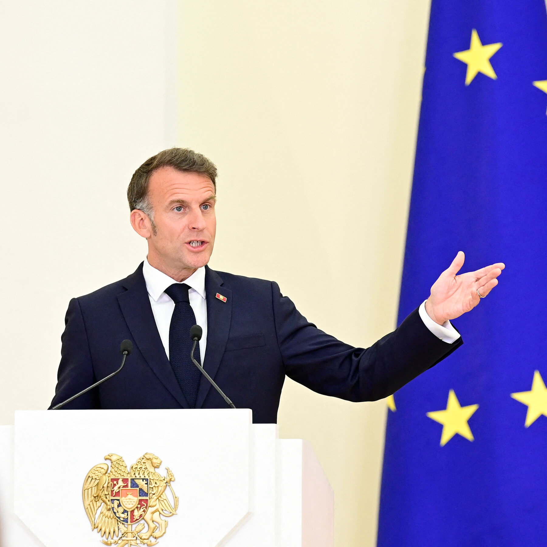 Macron Wants U.S. and Iran to Open Strait While They Negotiate