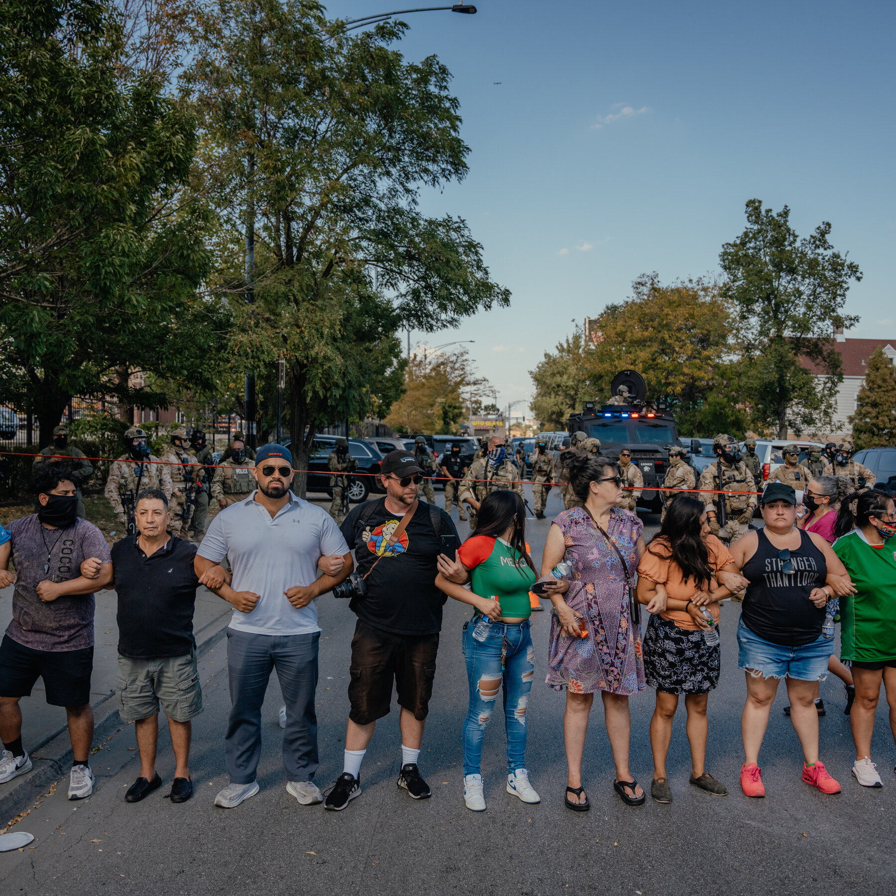Neighbors Warn Neighbors as Fear of ICE Ripples Across Chicago
