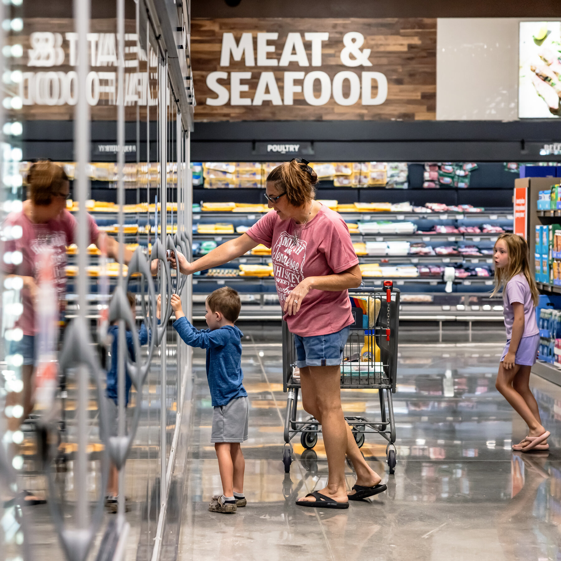 Grocery Stores Lower Prices as Consumers Pare Spending