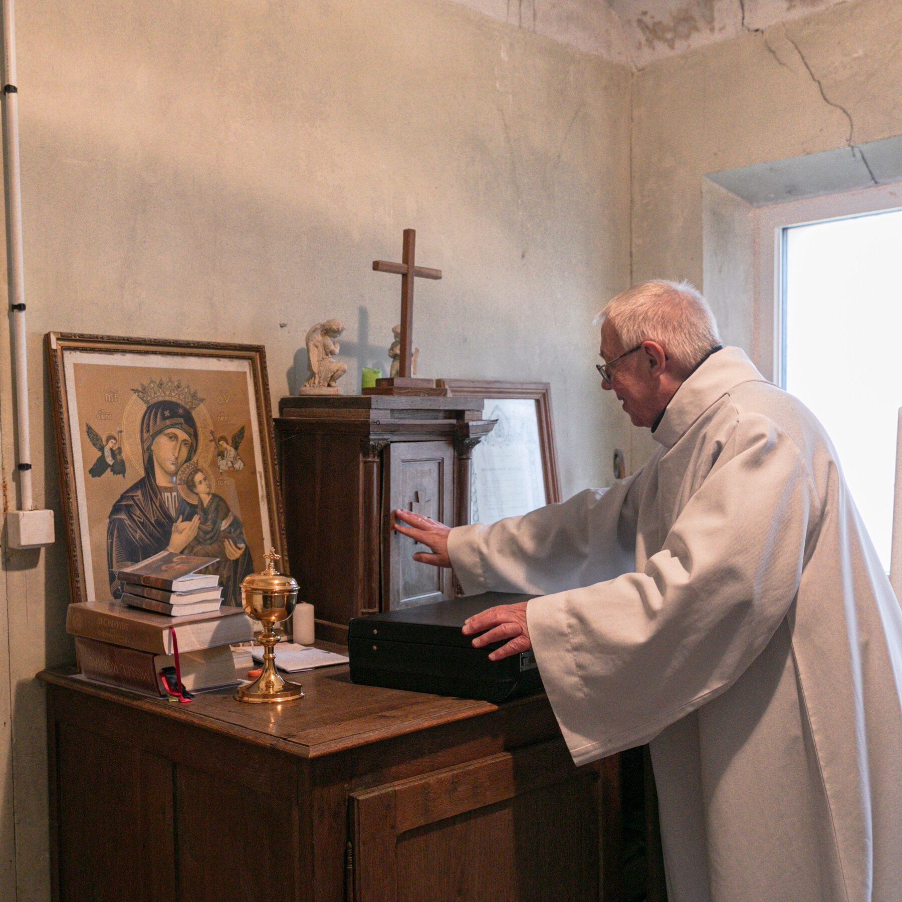 The French Couple That Tried to Burgle 29 Churches in 3 Months