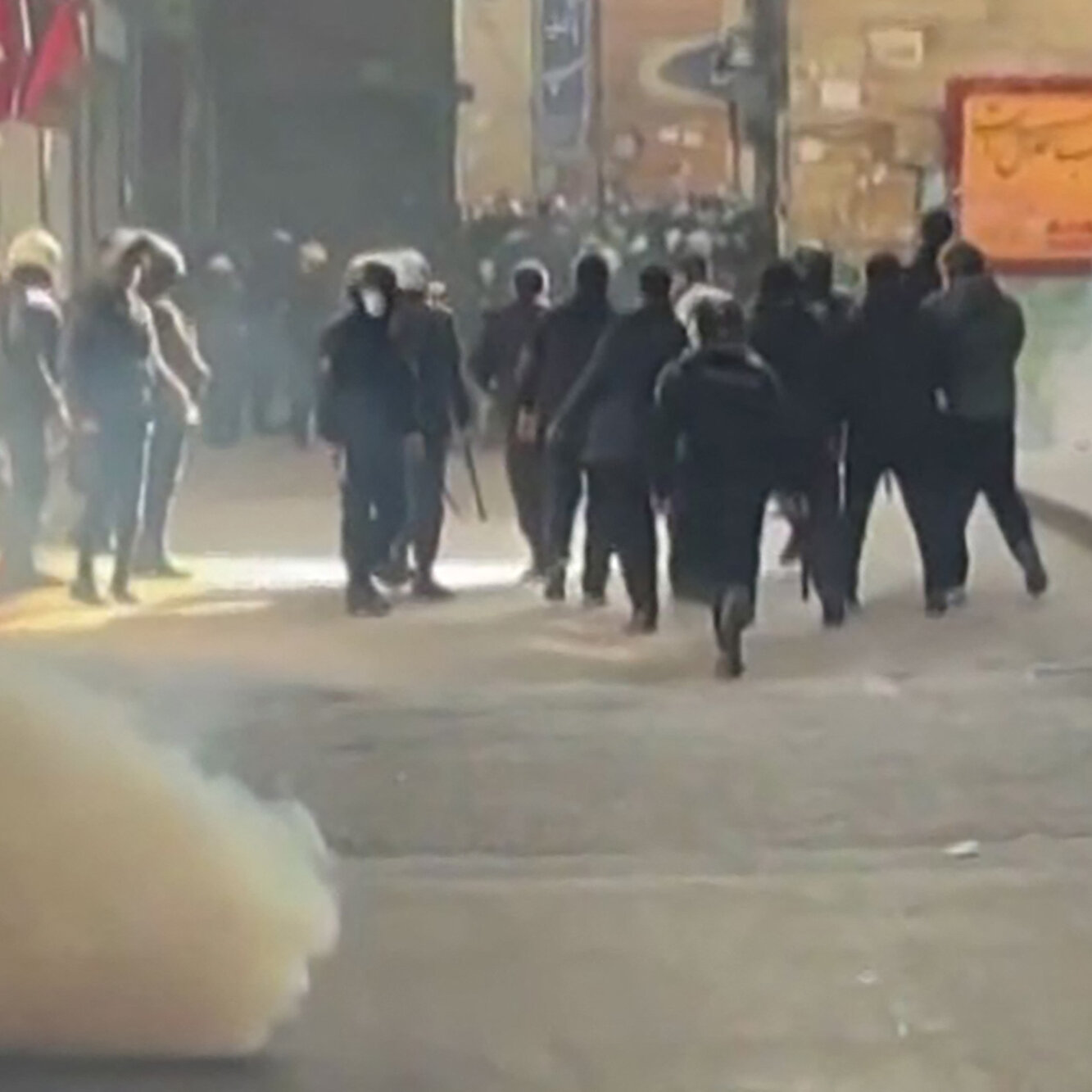 Protests Spread in Iran, and Crackdowns Escalate