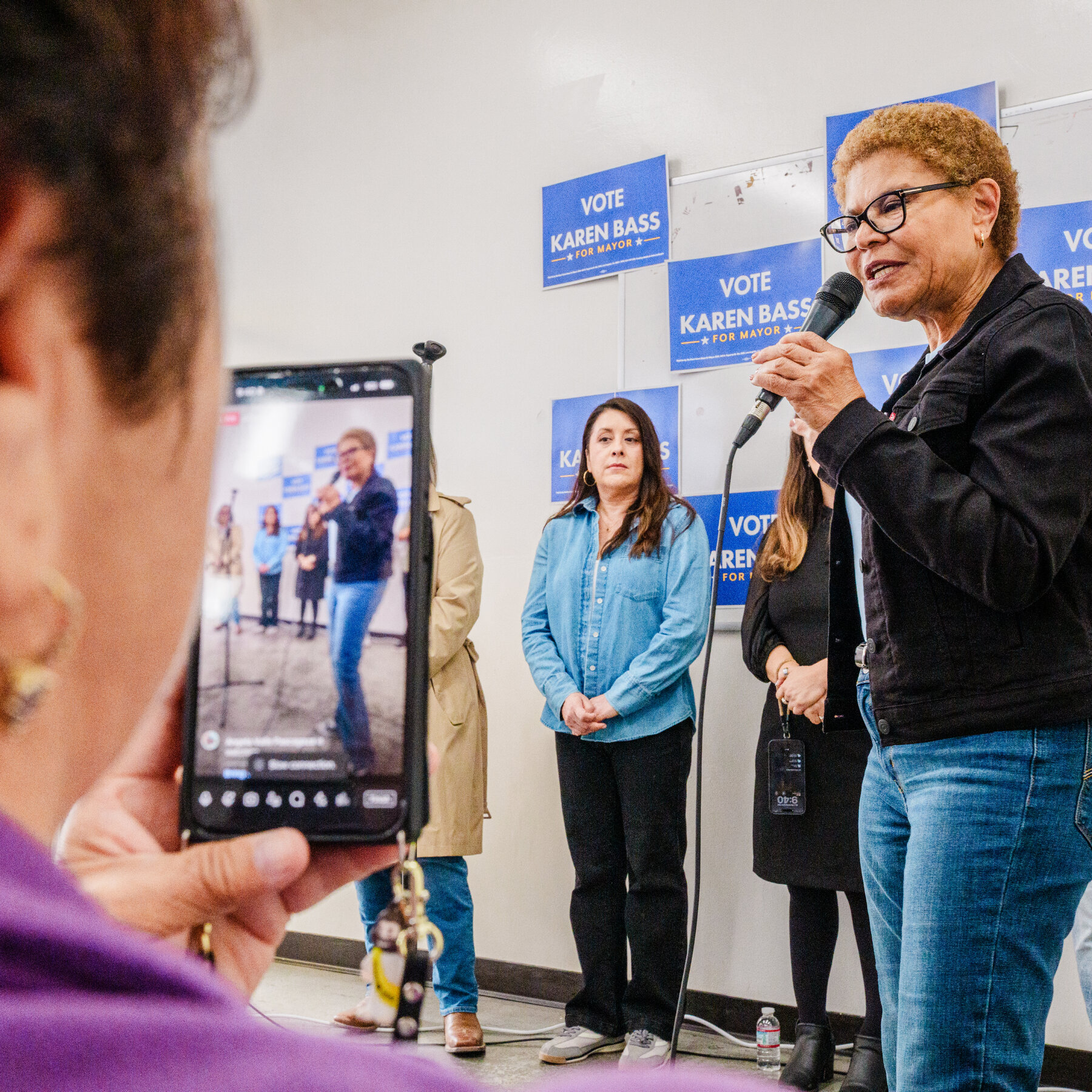In L.A. Mayor’s Race, Karen Bass Faces Vocal Rivals and a ‘Disgruntled Electorate’