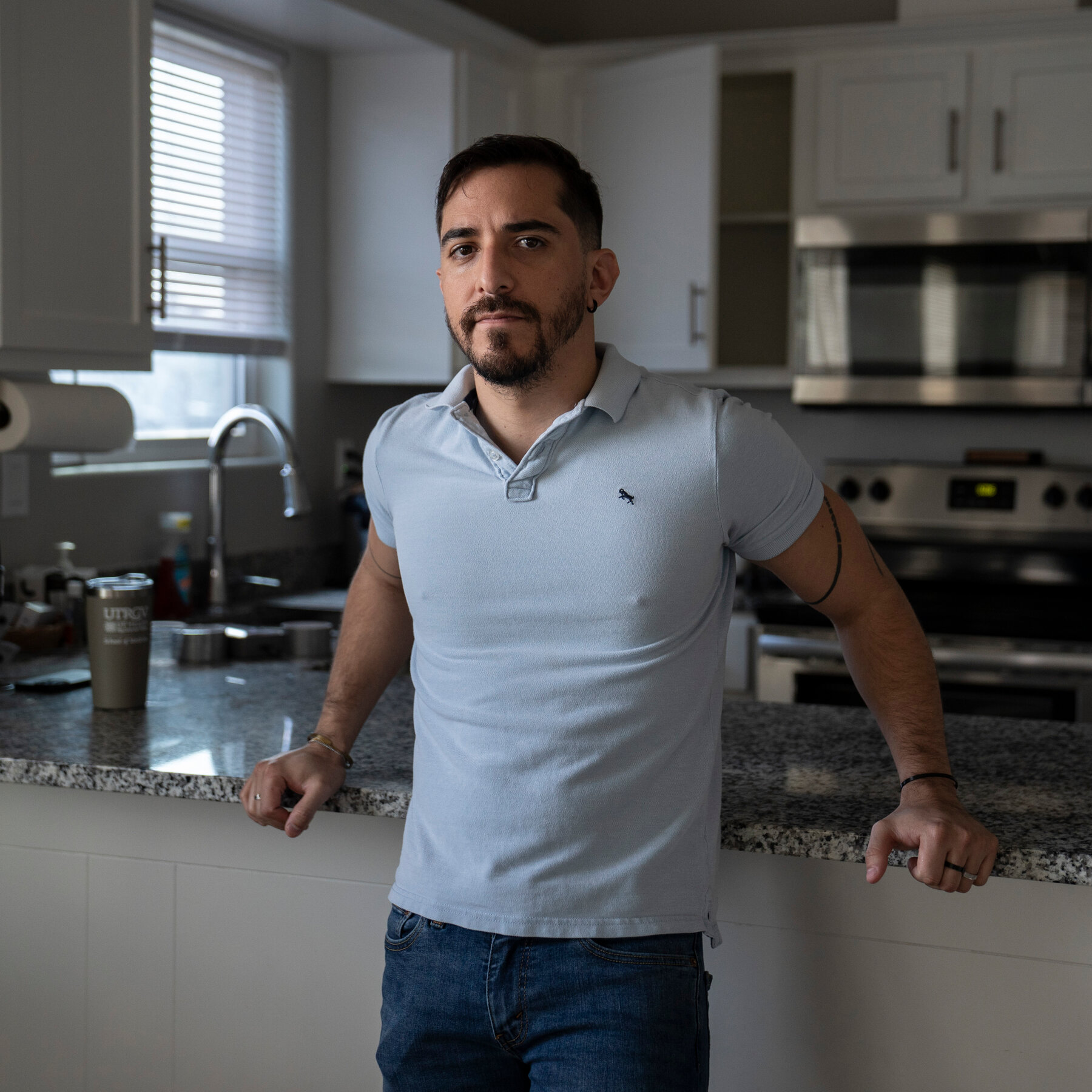 Venezuelan Doctor Detained in Texas After Losing Job to Visa Freeze