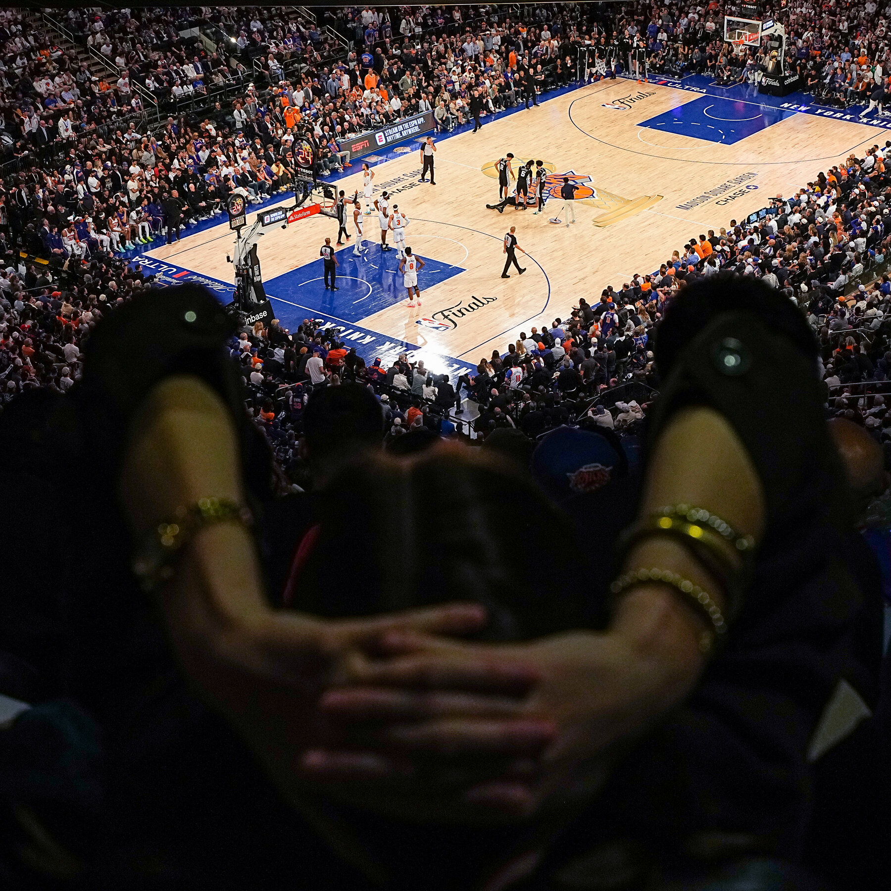 Night With the Knicks: Rancor, Jubilation and an Unusual Loss