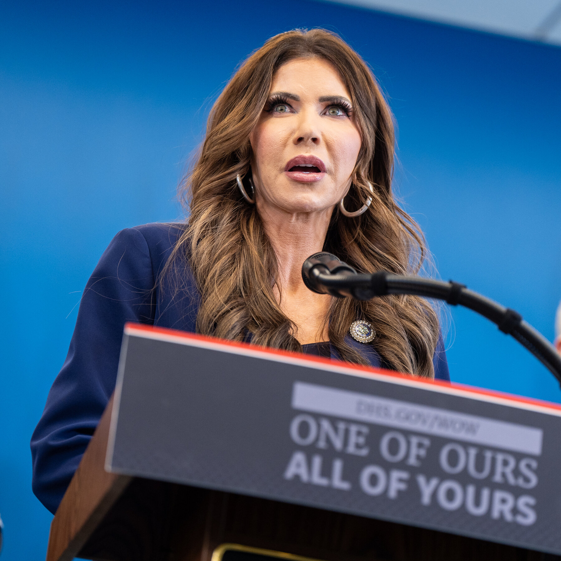 Noem Defends ICE Agent in Minneapolis Shooting and Attacks Mamdani