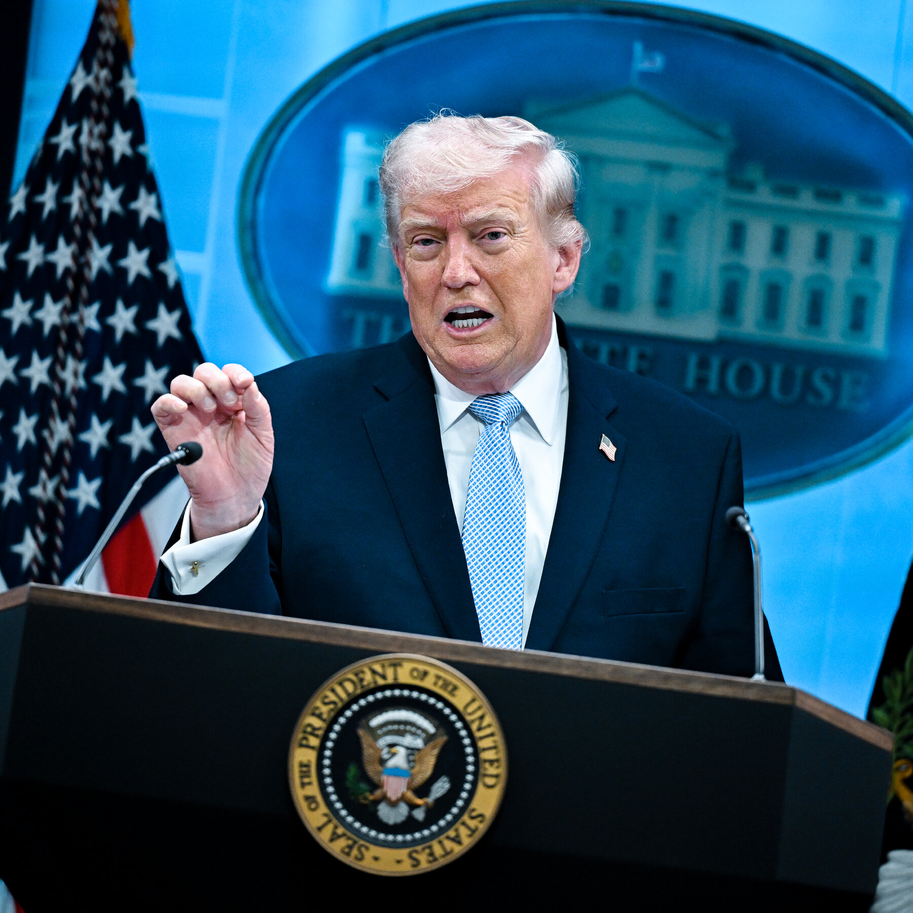 Trump Backs Down on Iran, and an A.I. ‘Reckoning’