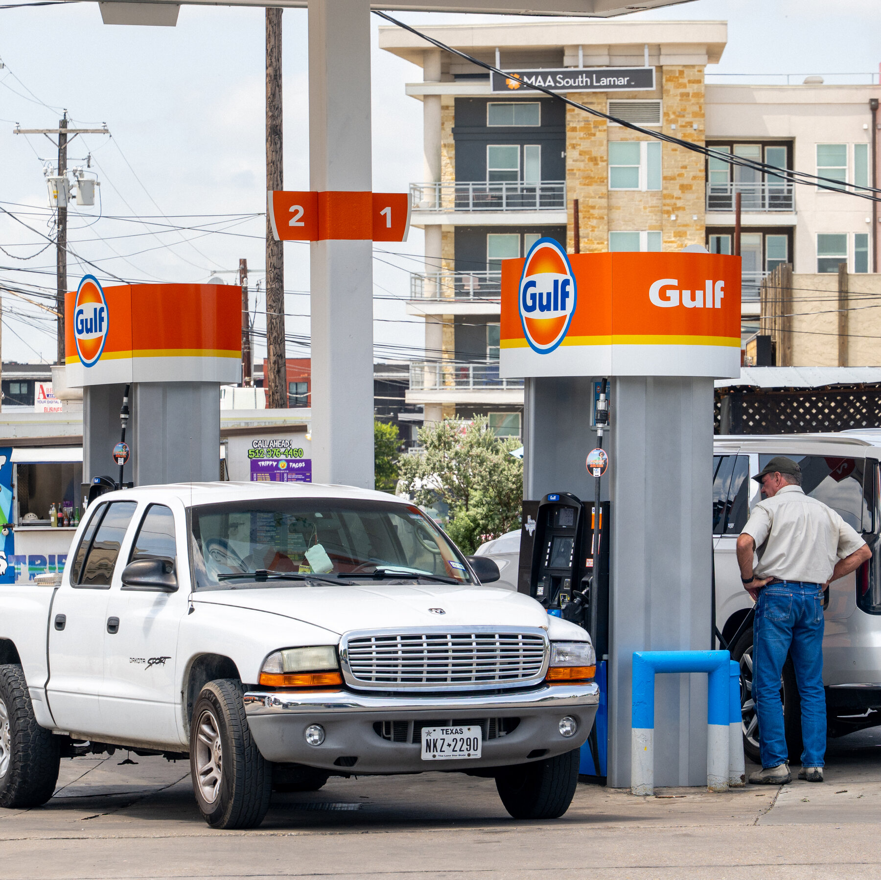 Oil Prices Jump as U.S. and Iran Resume Strikes, and Big Tobacco Makes a Big New Bet