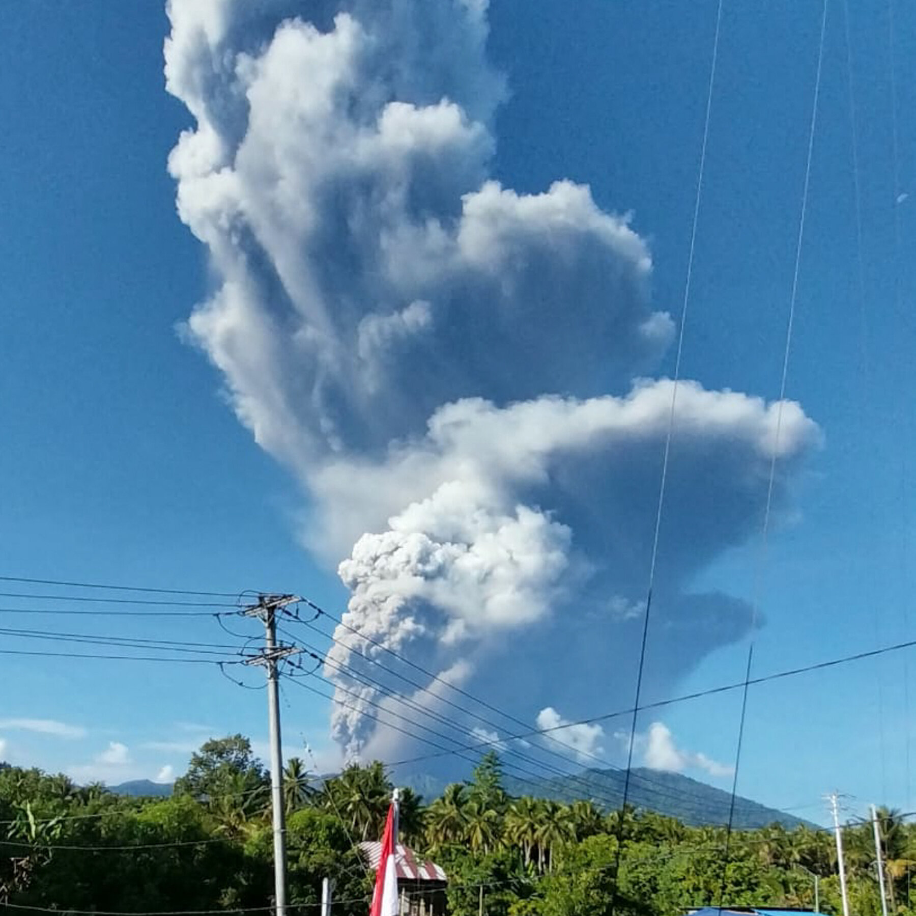 3 Hikers Dead After Volcano Erupts in Indonesia