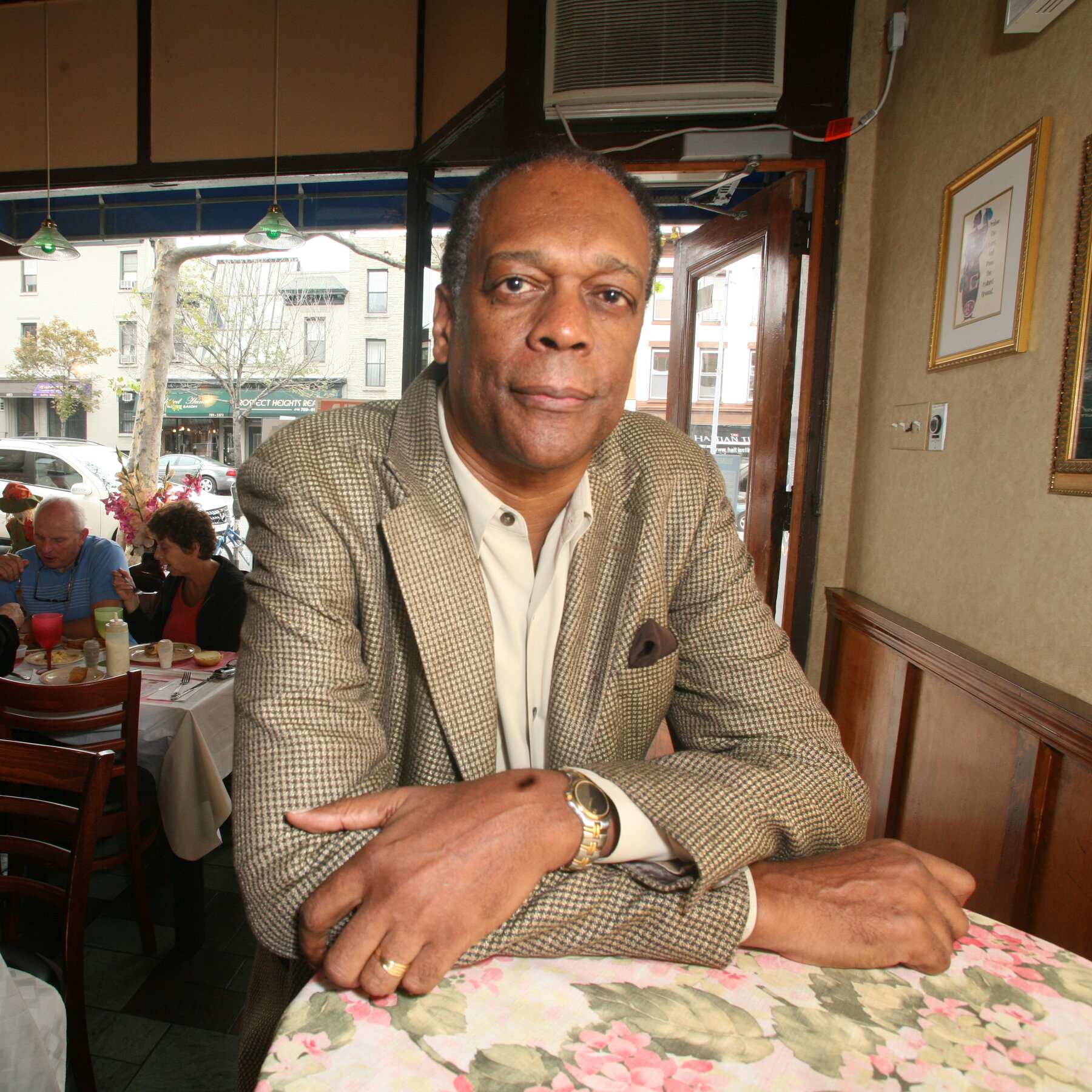 Bob Law, Trailblazing Talk-Radio Host, Dies at 86