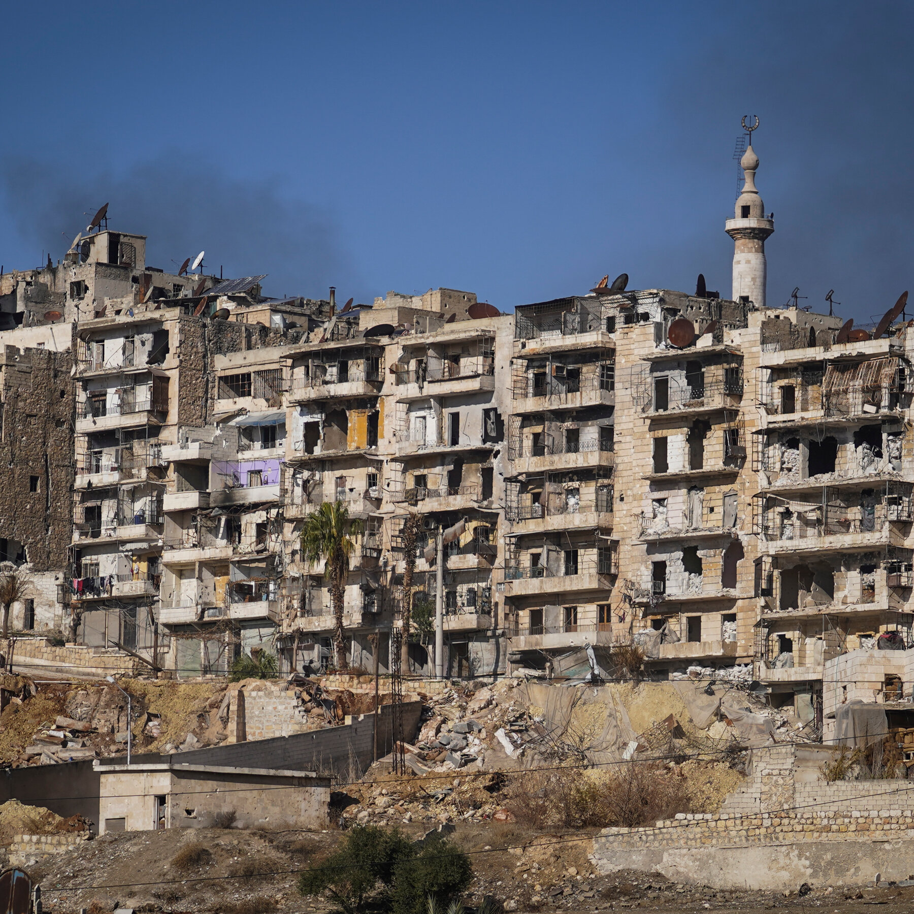 U.S. Launches Major Strikes on Islamic State Targets in Syria