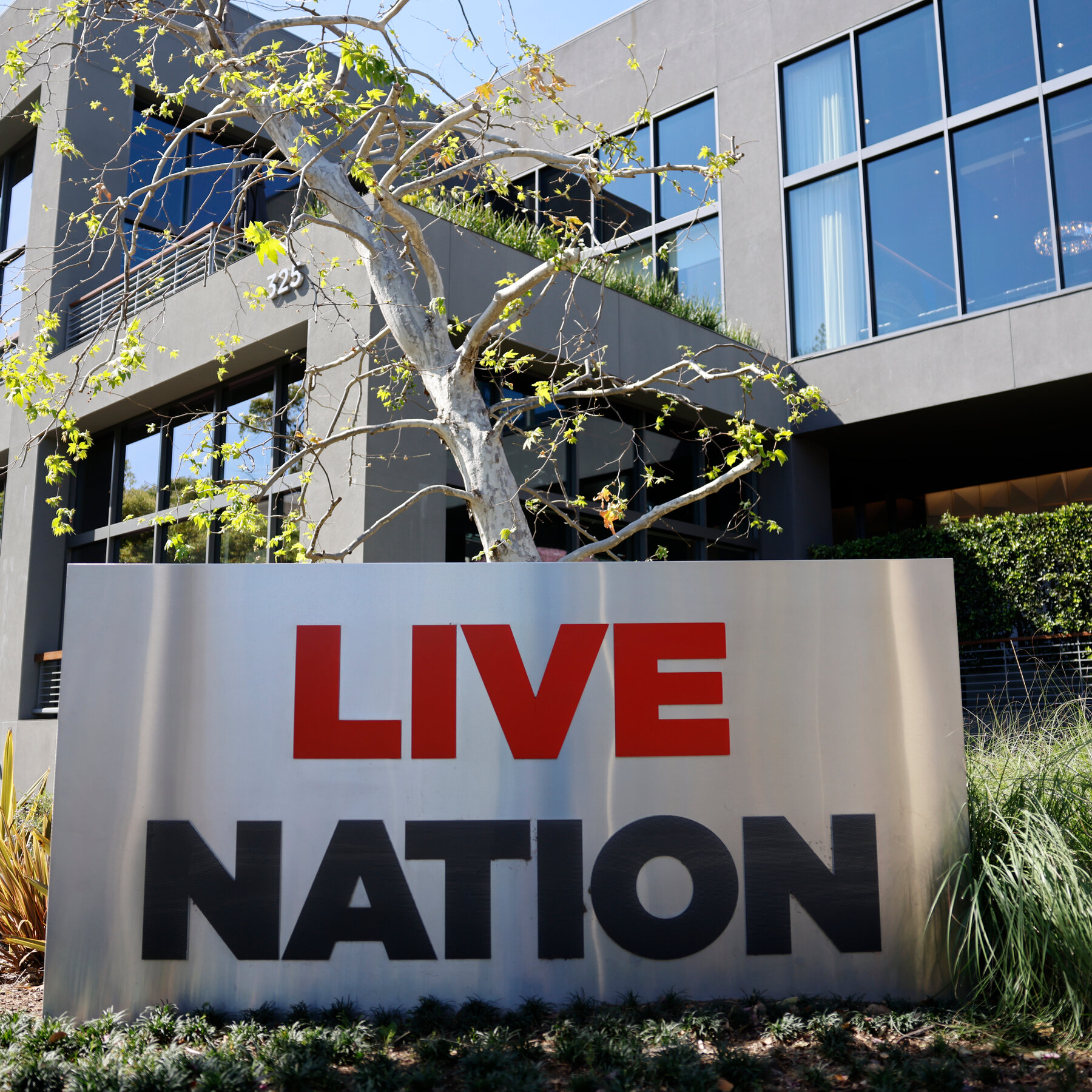 Dozens of States Weigh Continuing Live Nation Antitrust Case