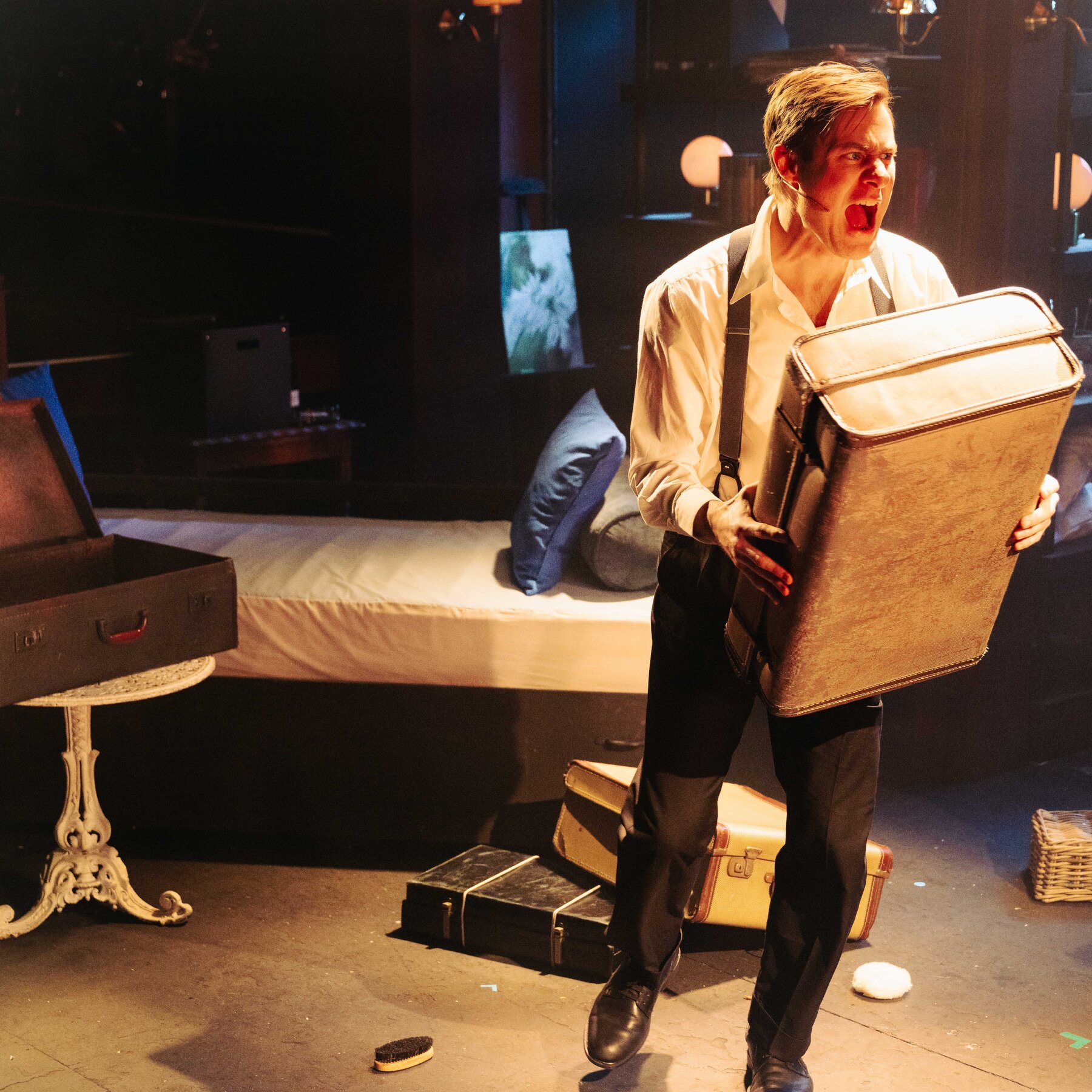Fed Up With High Costs, American Theater Takes a Trip to London
