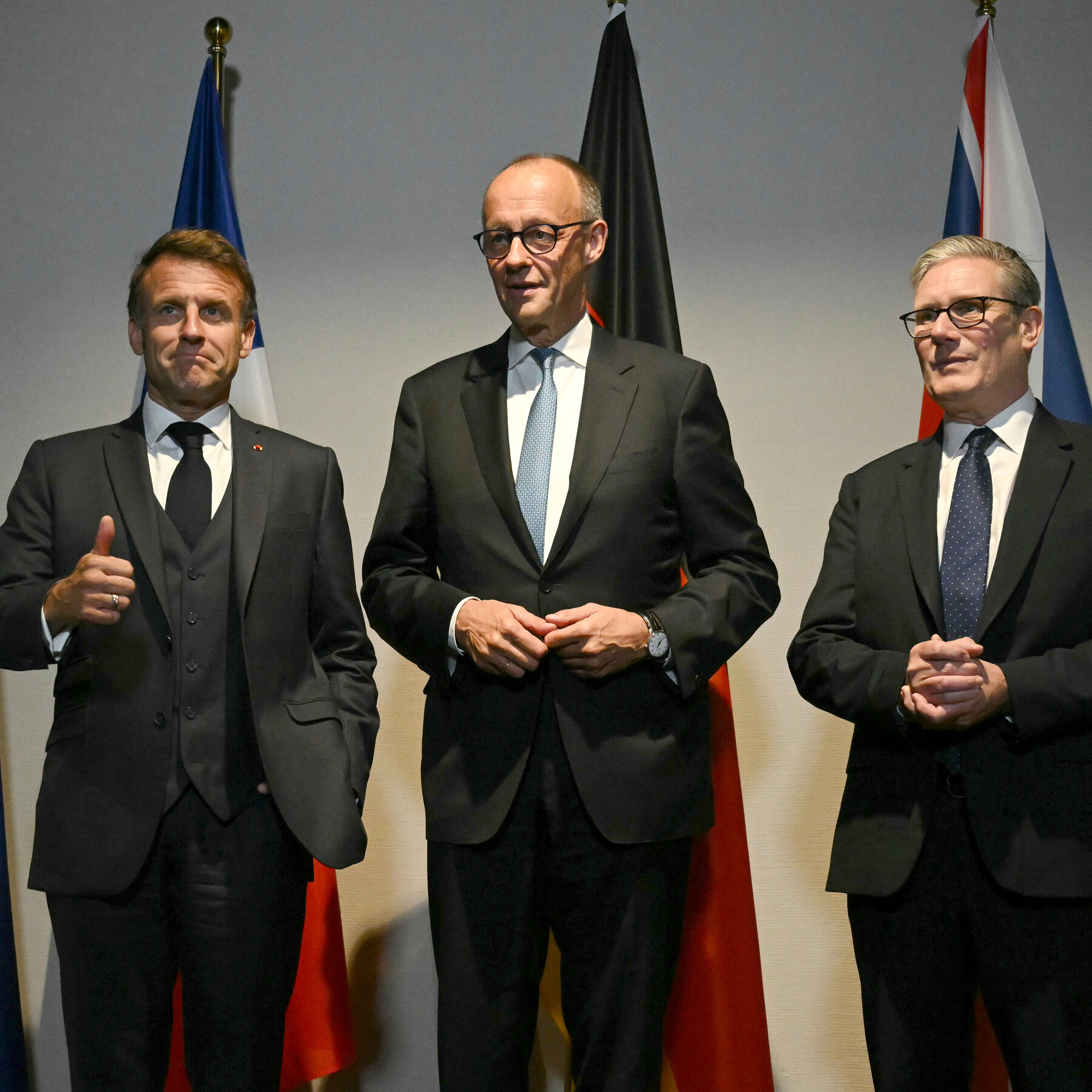 Opposition to Putin Pulls Up European Leaders Dragged Down at Home